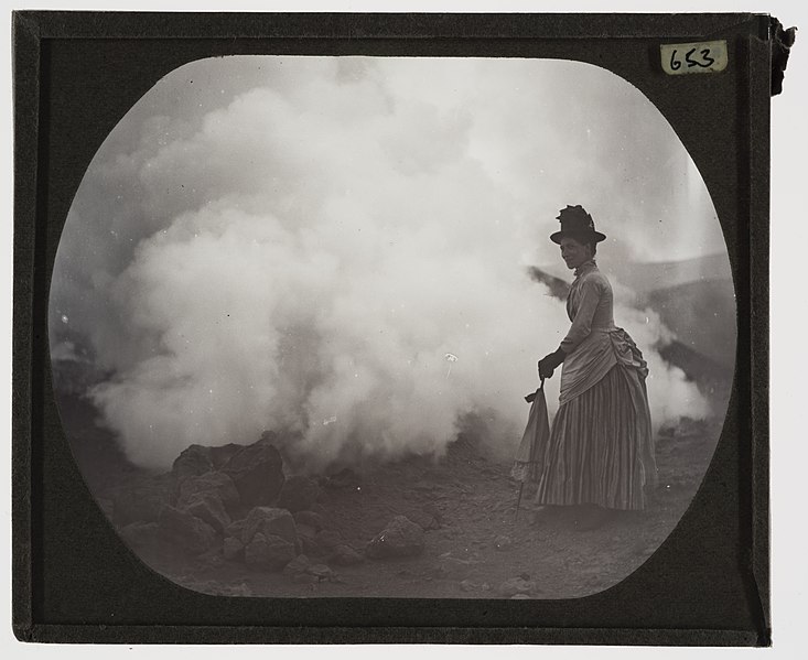 File:Woman with parasol looking over edge into crater YORYM TA653.jpg