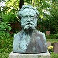 Bust of German writer Wolfgang Kirchbach at Friedhof Lichterfelde, Berlin, sculpted by Martin Meyer-Pyritz