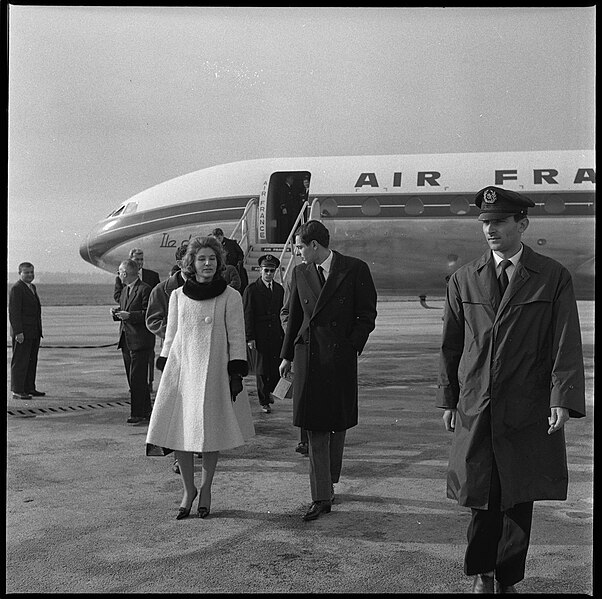 File:30 nov. 61. Le prince Moulay Abdallah arrive à Blagnac (1961) - 53Fi5426.jpg