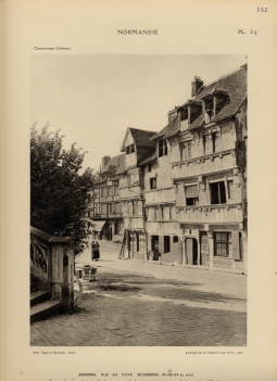 MAISONS, RUE AU CHAR