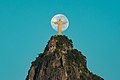 "Unique_Moment_with_the_Moon_and_Christ_the_Redeemer_3.jpg" by User:Donatas Dabravolskas