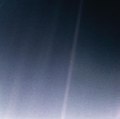 "PIA23645-Earth-PaleBlueDot-6Bkm-Voyager1-orig19900214-upd20200212.jpg" by User:Drbogdan